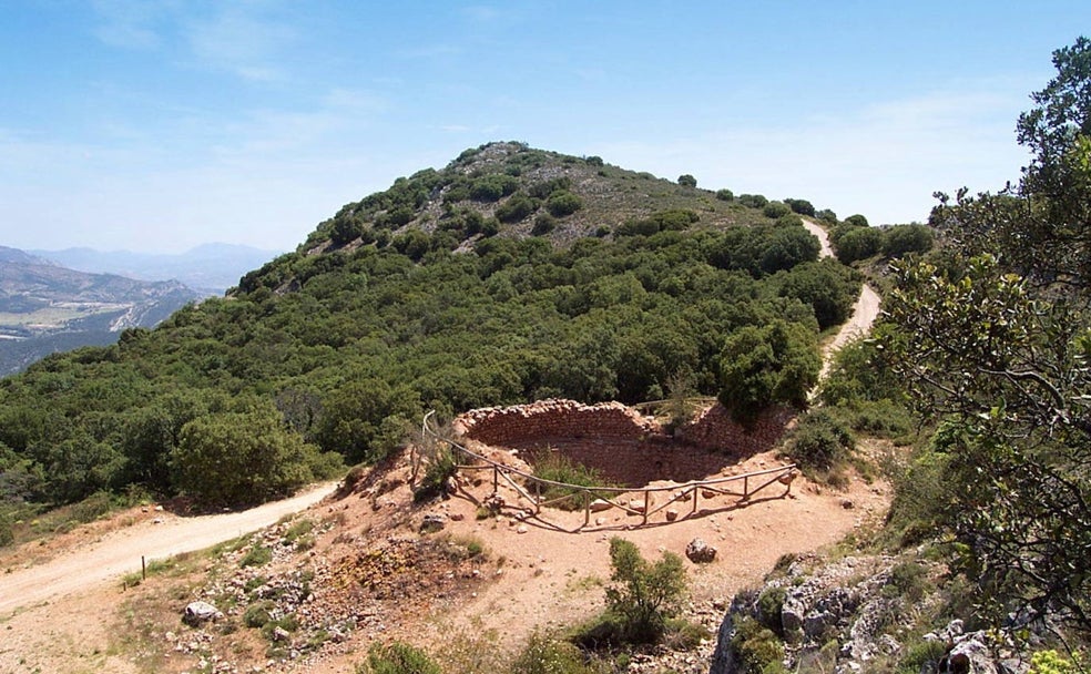 Ruta De Senderismo En Alicante Alcoy Un Regalo Para Las Piernas Y La